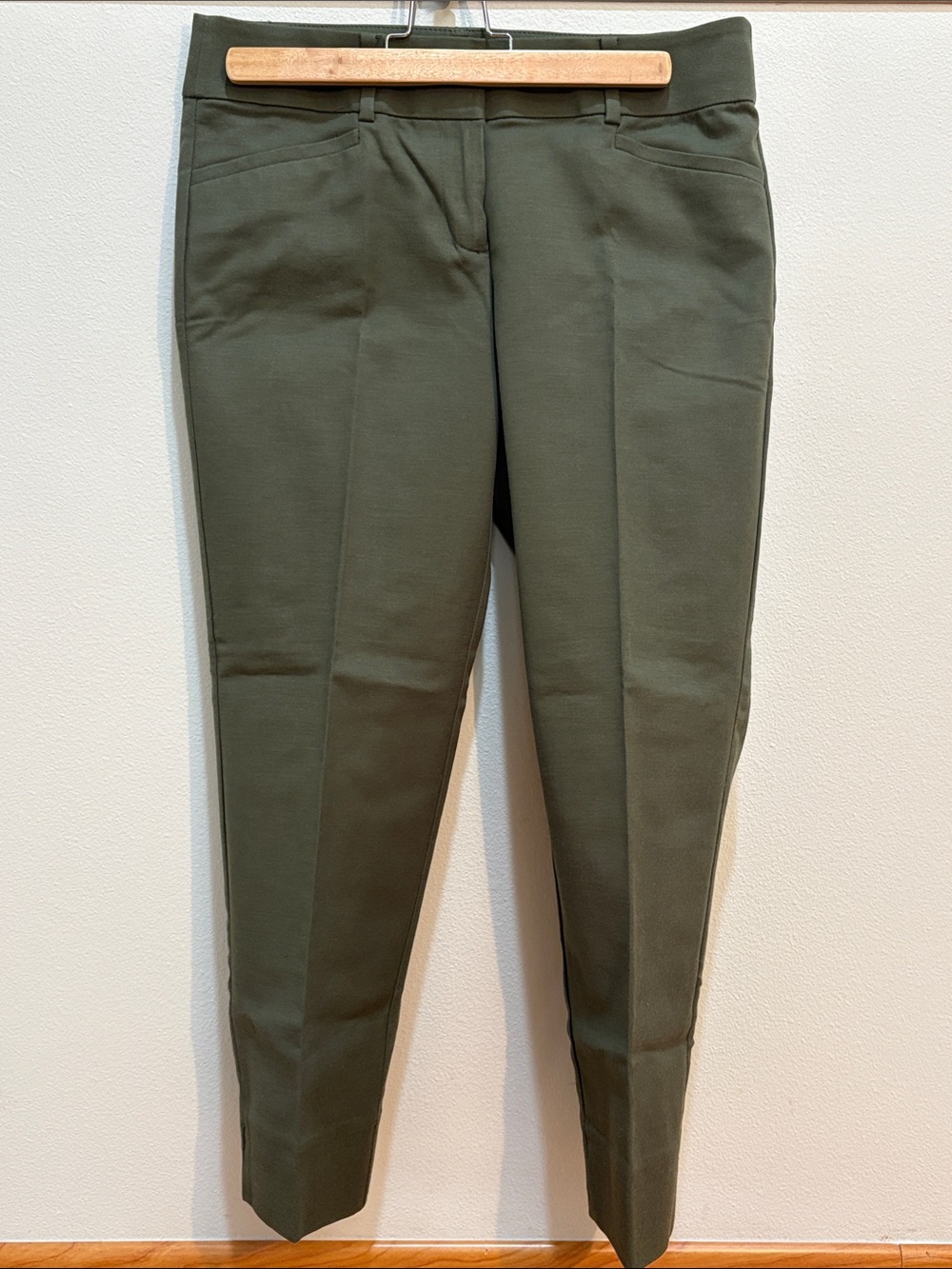 NWOT LOFT Marisa Ponte Pants in Olive